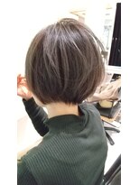 ヘアーメイクオズ(hair make O/S) 担当 照井 アッシュグレー×ハイライト×丸みショート