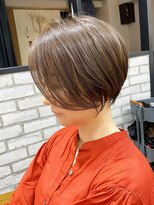 アヴァロン(AVALON)&nbsp;直毛でも自然な丸みショートボブ×明るめベージュ