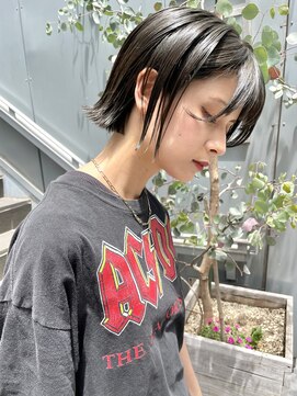 ヌード(NUDE) NUDEアッシュオリーブ切りっぱなしボブ前下がりボブタッセルボブ