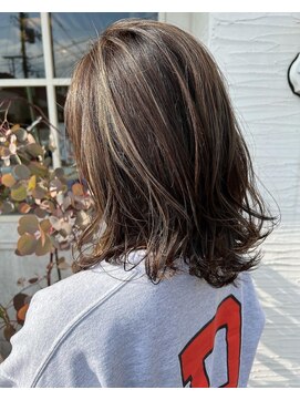 ヘアーエポック(hair epoque) 小顔グレーベージュ レイヤーロング 前髪パーマ外はねミディ