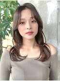 ワンカール顔周りレイヤーミディアムヘアセンター分け大人可愛い