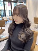 【簡単巻き♪】顔周りレイヤーカット×ミルクティベージュ/前出