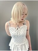 ホワイトブロンド ×   レイヤーボブ