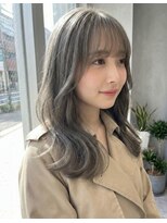ノイ(neu)&nbsp;【静岡エリア】透け感グレージュ×くびれミディレイヤー