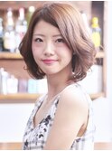 ウェーブ感のある大人落ちつきのボブ スタイル