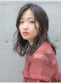 センターパート　黒髪　逆三角型に似合うヘア