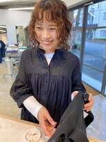 ユー(yew)&nbsp;くるくるパーマのミディアムウルフ