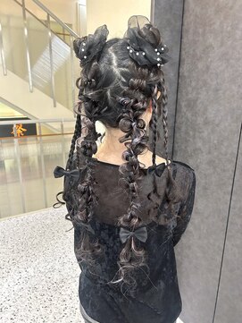 ミラ(Mila) ライブなどで目立つこと間違いなし!!個性派アレンジ