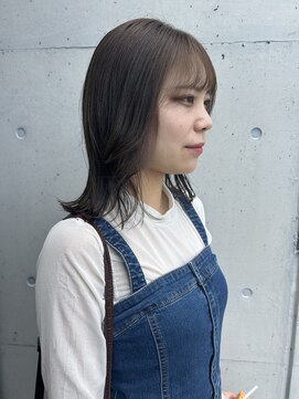 アチーブリス(achieve Liss) 暗髪オリーブベージュ赤み消しカラー外ハネくびれミディ20代30代