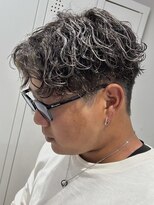 ラヴィズムバイフィフス(LUVISM by fifth) 新潟万代メンズハイライトパーマ波巻きパーマセンターパート30代