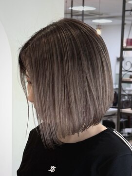 カルム(calme) 【吉富】切りっぱなしボブ/シャドウルーツ/ミルクティーベージュ