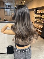 サニー 渋谷(SUNNY)&nbsp;バレイヤージュ、ハイライト、レイヤーロング、グレーベージュ