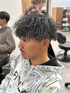 エルマーク 梅田(L-MARK) メッシュハイライトスパイラルパーマツイストパーマツーブロック