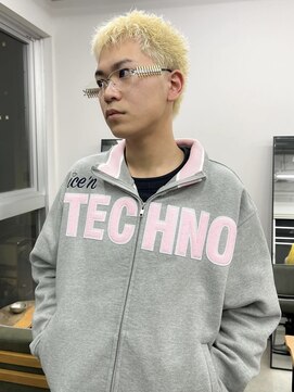 PARKiiiNG 心斎橋　ブリーチ/ダブルカラー/パーマ/メンズ【パーキング】 刈り上げセンターパート