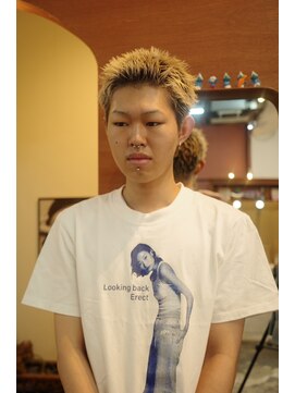 エディ(Edy) メンズスパイキーショート刈り上げケアブリーチブロンド韓国ヘア