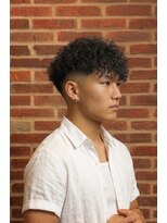 ミリオンバックス 神田店(Million Bucks)&nbsp;スペインカール×スキンフェード<理容室>[men's/床屋/神田]