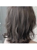 王道透明感グレージュ 無造作パーマ外ハネくびれミディ
