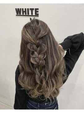 アンダーバーホワイト 阪神西宮店(_WHITE) 外国人風ハイライトグレージュ