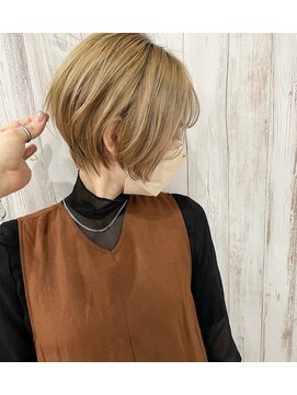 カミエ(kamie) *小顔シルエット丸みショート ケアブリーチ ダブルカラー 神戸