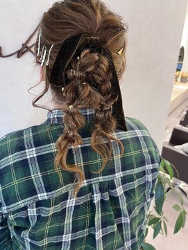 リンク(Link) ヘアアレンジ/ツインポニー/お呼ばれヘア/ポニーアレンジ/金箔