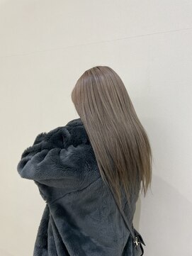 美容室ヒラトヤ 都南店 ハイトーンブリーチオリーブグレージュ透明感艶カラーロング