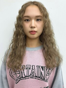 セル(CELL) ミルクティーベージュ ウェーブパーマ ロング 外国人風