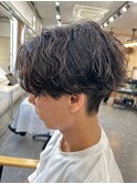 波巻きスパイラルパーマツイストパーマメンズセンターパート緩め