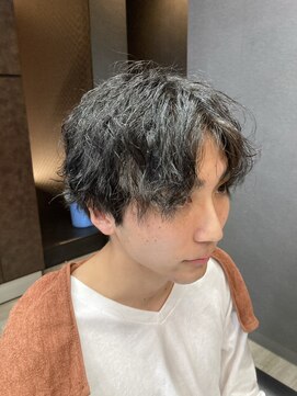 ダナ(DANA) ミディアムツイストパーマ　ブロック/ツイスト/パーマ