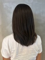 キリ 逗子(kiri)&nbsp;逗子葉山ミディアムレイヤーカット顔周りレイヤーくびれヘアM201