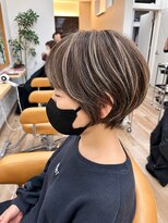 ピープル(PEOPLE)&nbsp;白髪ぼかしハイライト×大人ショートボブ