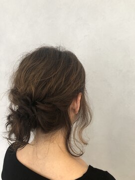 キー(KEY) 夏ヘアアレンジ　デザインカラー　厚めバング　ローライト