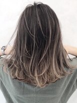 サイン 表参道(SIGN)&nbsp;エアータッチバレイヤージュ白髪ぼかし／ケアブリーチハイライト