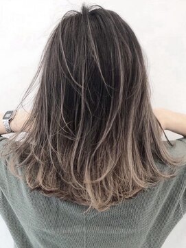 サイン 表参道(SIGN) エアータッチバレイヤージュ白髪ぼかし／ケアブリーチハイライト