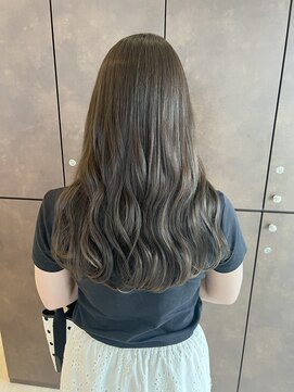 ヴィヴェンテ(VIVENTE.) ゆる巻き×透明感たっぷりカラー