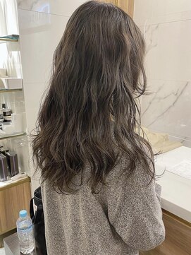 ビュートリアム ギンザ(BEAUTRIUM) アッシュグレー◇大人のウェーブパーマロング