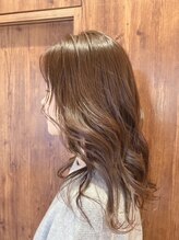 アルジス(aruJisu) 顔まわりレイヤーカット×スモーキーブラウン