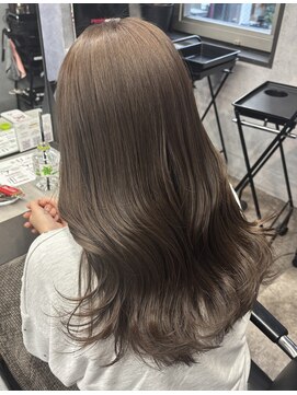 アイユー(ii+U) くびれヘア　顔まわりレイヤー　ベージュカラー