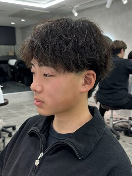 ジーニー 千葉(GENiE) ウルフ/アッシュブラック/カルマパーマ/ベリーショート/古荘竜生