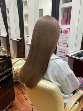 美容室ヒラトヤ 都南店 20代30代40代シースルーバングハニーベージュストレートロング