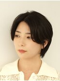 コンパクトなシルエットのハンサムショート