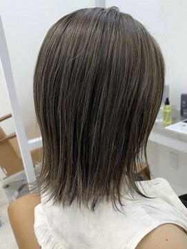 コンティロミー(CONTI ROMMY.) くびれウルフ◎くすみベージュ◎アッシュ/細めハイライト本厚木