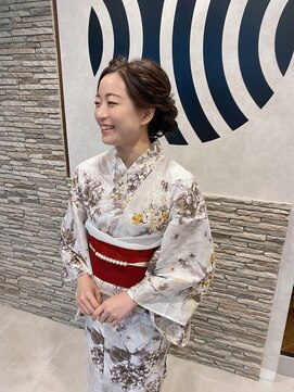 ナイト(KNIGHT) ゆるめシニヨン