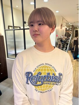 カグヤヒメ ドゥイ(kaguyahime doui) 刈り上げショートとミルクティーベージュカラー