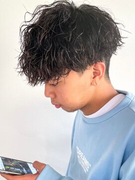 ウェイビーエフティフィフス 横浜西口(WAVEY ft.fifth) ツイストスパイラル波打ちマッシュショートツーブロックメンズ