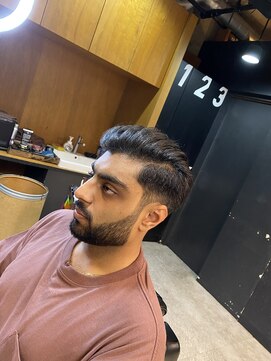 フランクスバーバー アンド ビアークラブ(FRANK'S BARBER and BEER CLUB) ローフェード