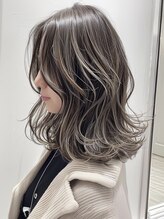 ネックス(nex) デザインカラーレイヤーカットウェットヘアオリーブベージュ白髪