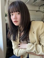 レイヤーカットセミディベージュカラー