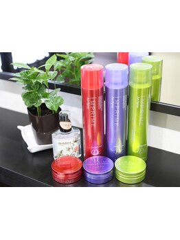 髪のダメージに合わせたトリートメントをご提案。髪の芯から補修し、指通りなめらかな艶美ヘアに☆