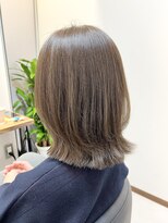 シンシア(CYNTHiA) オリーブベージュカラー くびれボブ