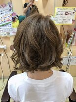 ヘアーズ フェミニン 中山店(Hair's Feminine)&nbsp;グレージュカラーの切りっぱなしレイヤードボブ